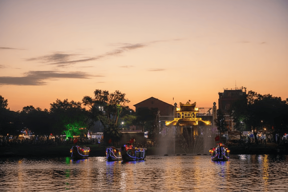 In the evening, you can buy tickets to enjoy a Hue traditional folk music performance on a dragon boat along the Perfume River